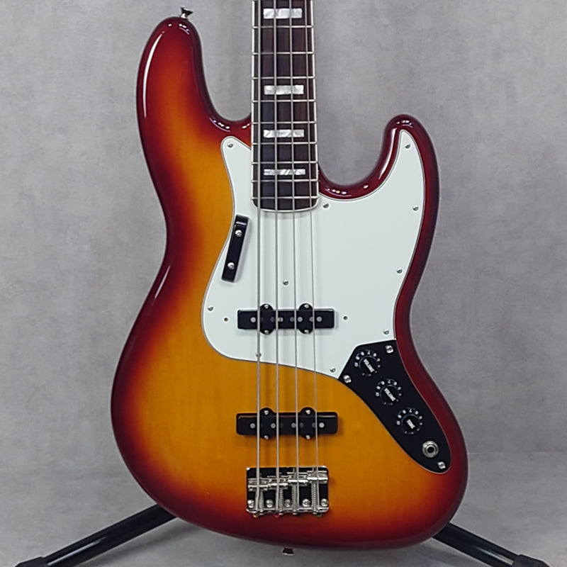 Fender Made in Japan Limited International Color Jazz Bass　【加古川店】